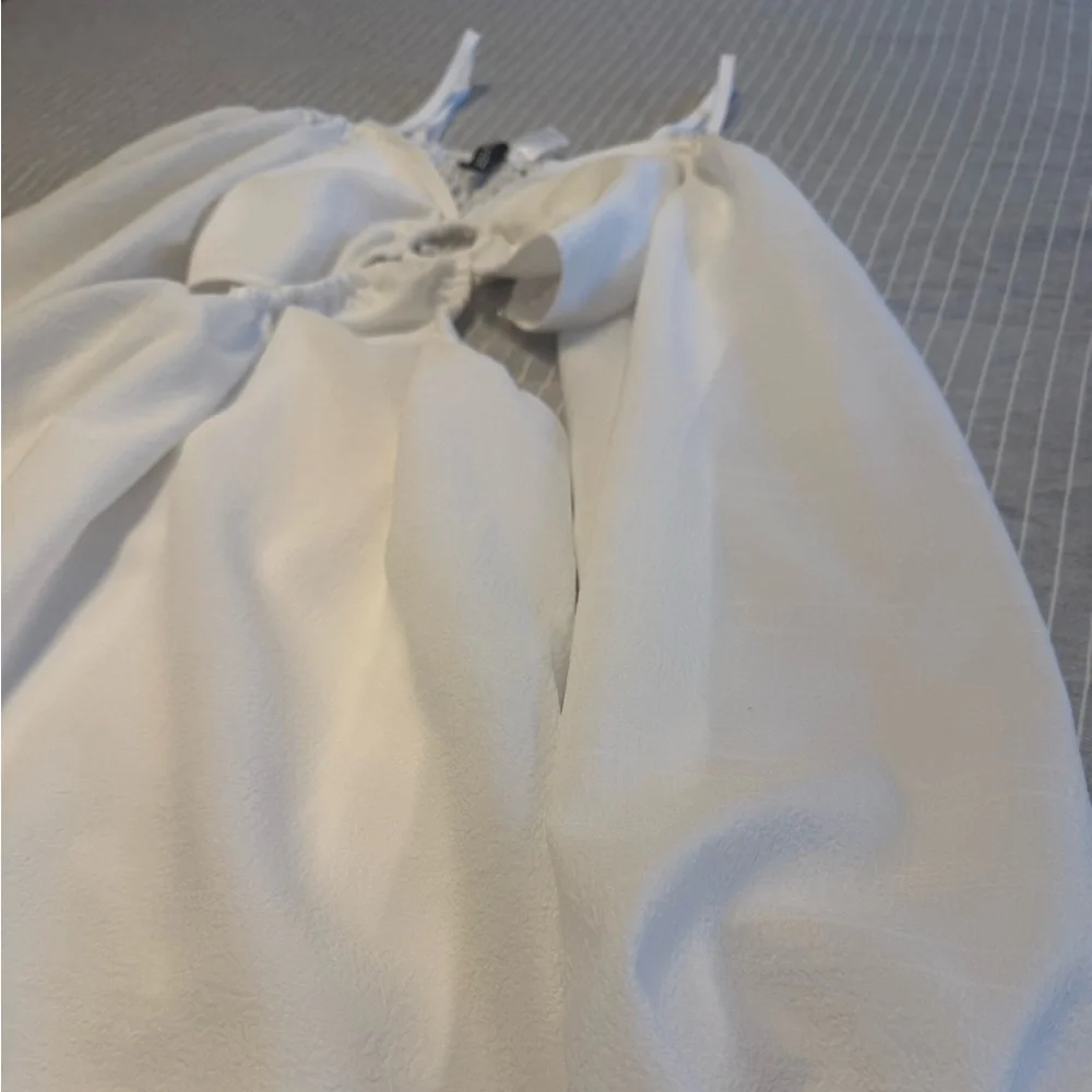 DIVIDED H&M Cutout Mini Dress White Size S EUC - Picture 5 of 13